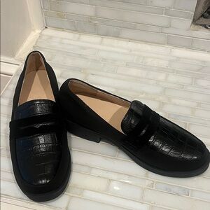 Black Crocodile Pattern Loafers